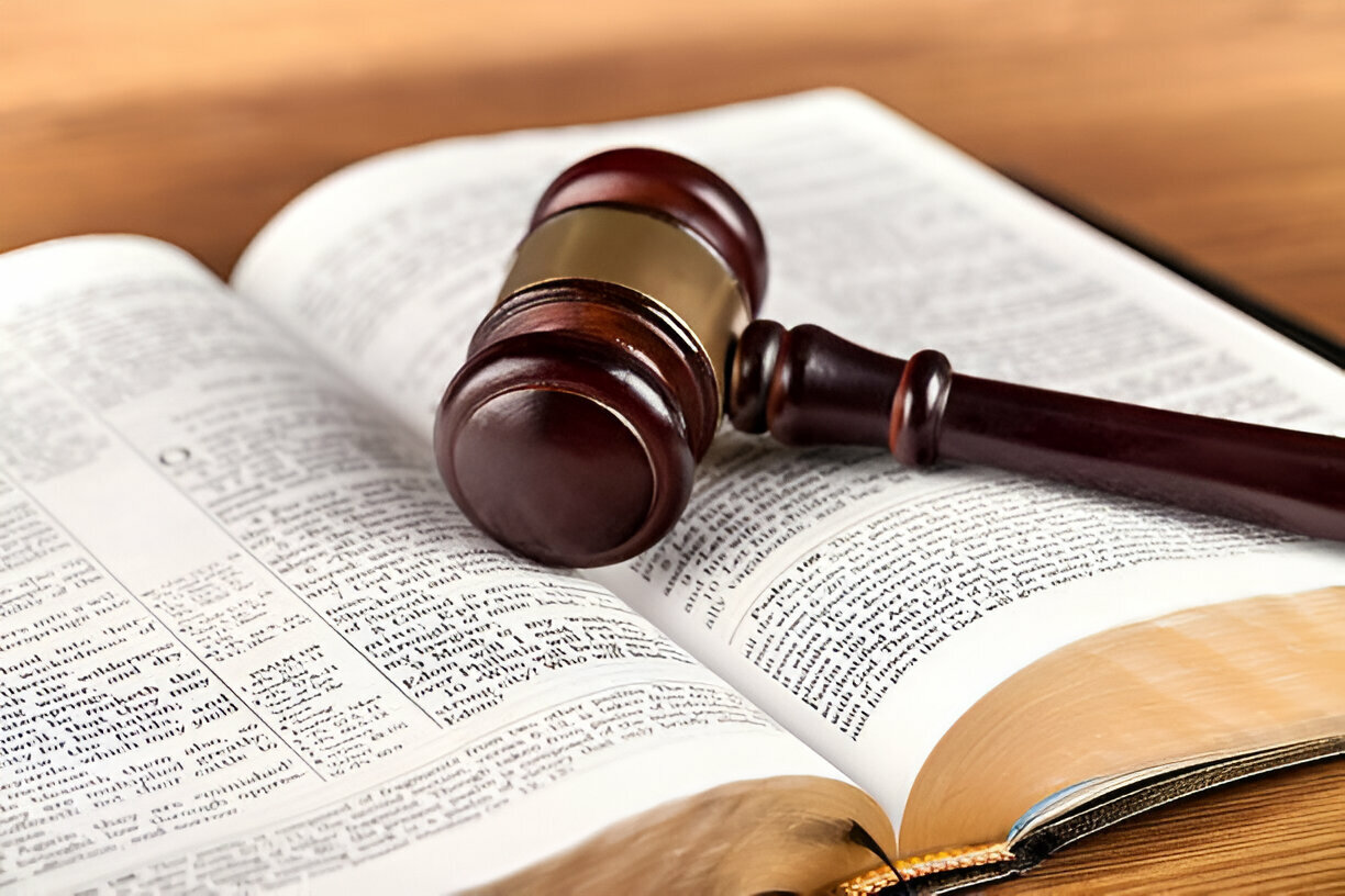 An image of the bible and the law hammer best fitting for the blog post: kingdom principles